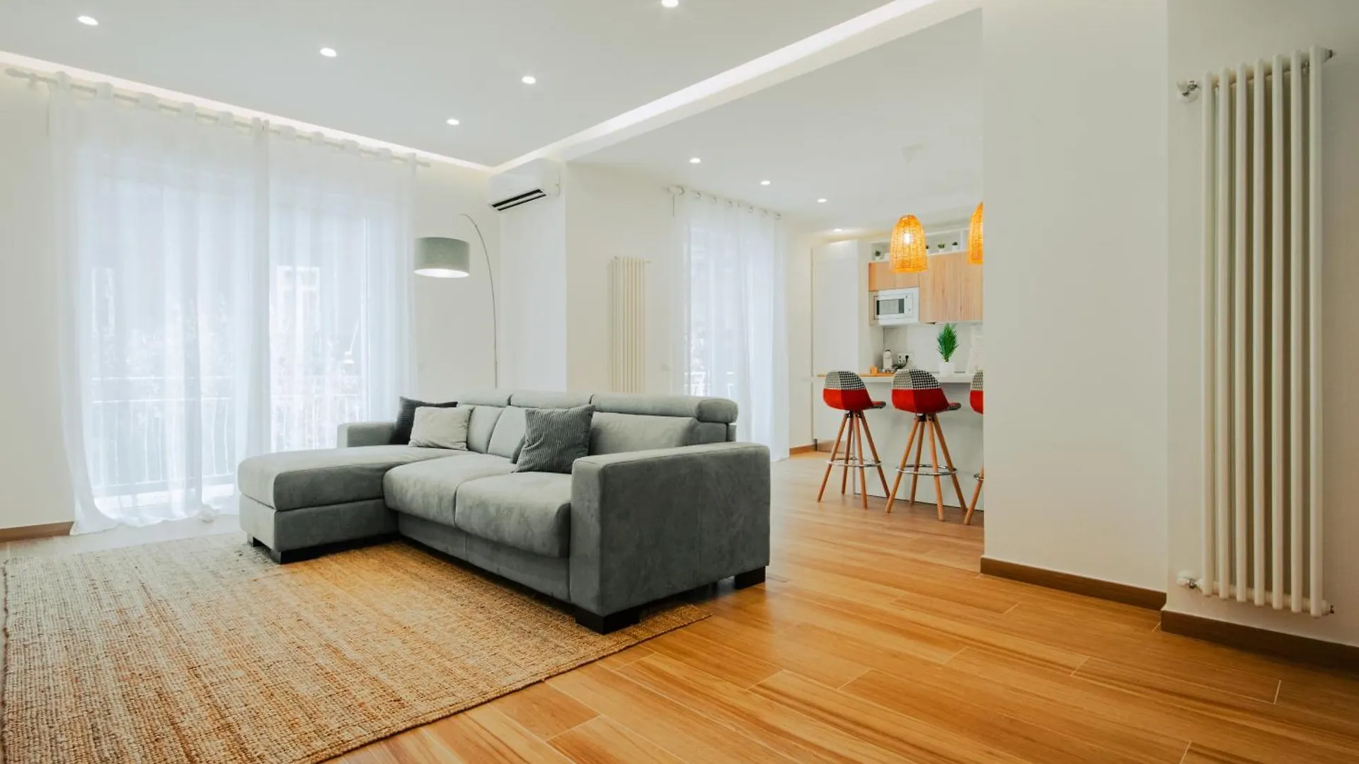 Luxury Apartment Near Naples, Parking, 2 Bath Frattamaggiore