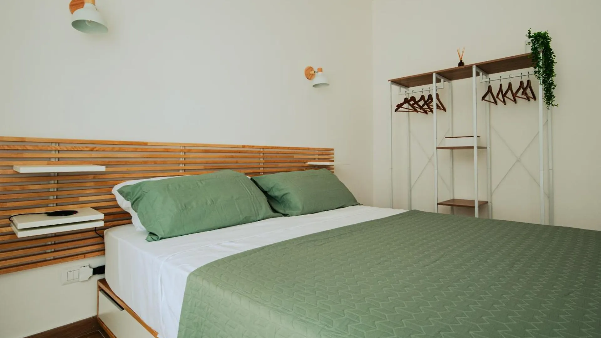 Luxury Apartment Near Naples, Parking, 2 Bath Frattamaggiore