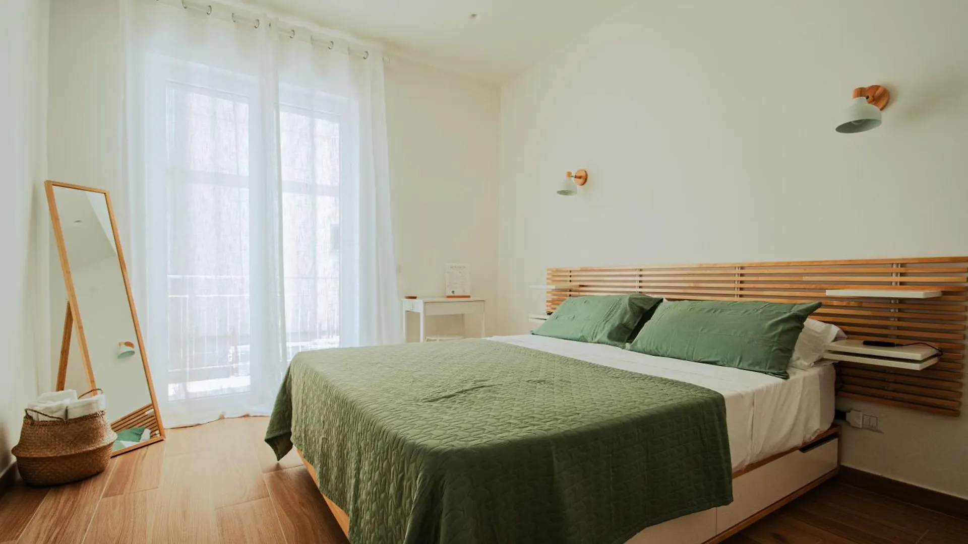 Luxury Apartment Near Naples, Parking, 2 Bath Frattamaggiore