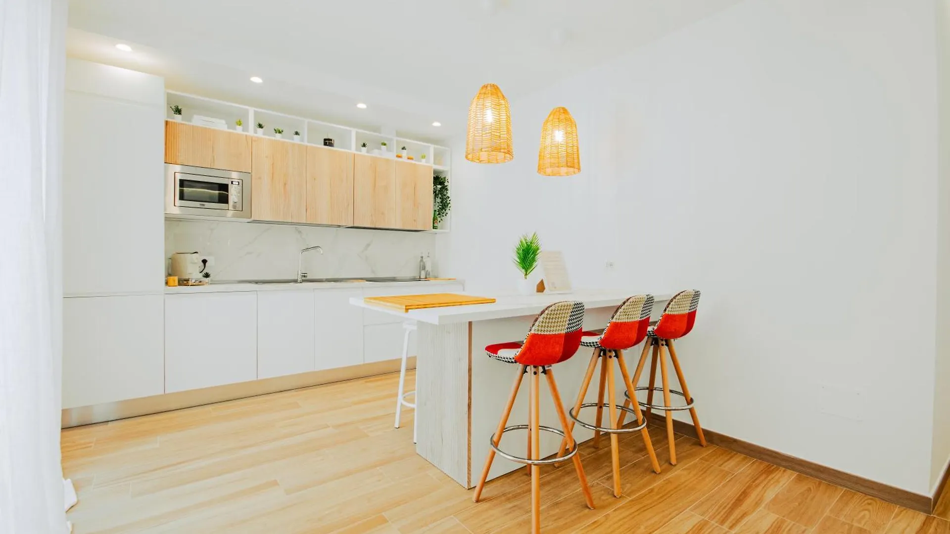 Luxury Apartment Near Naples, Parking, 2 Bath Frattamaggiore