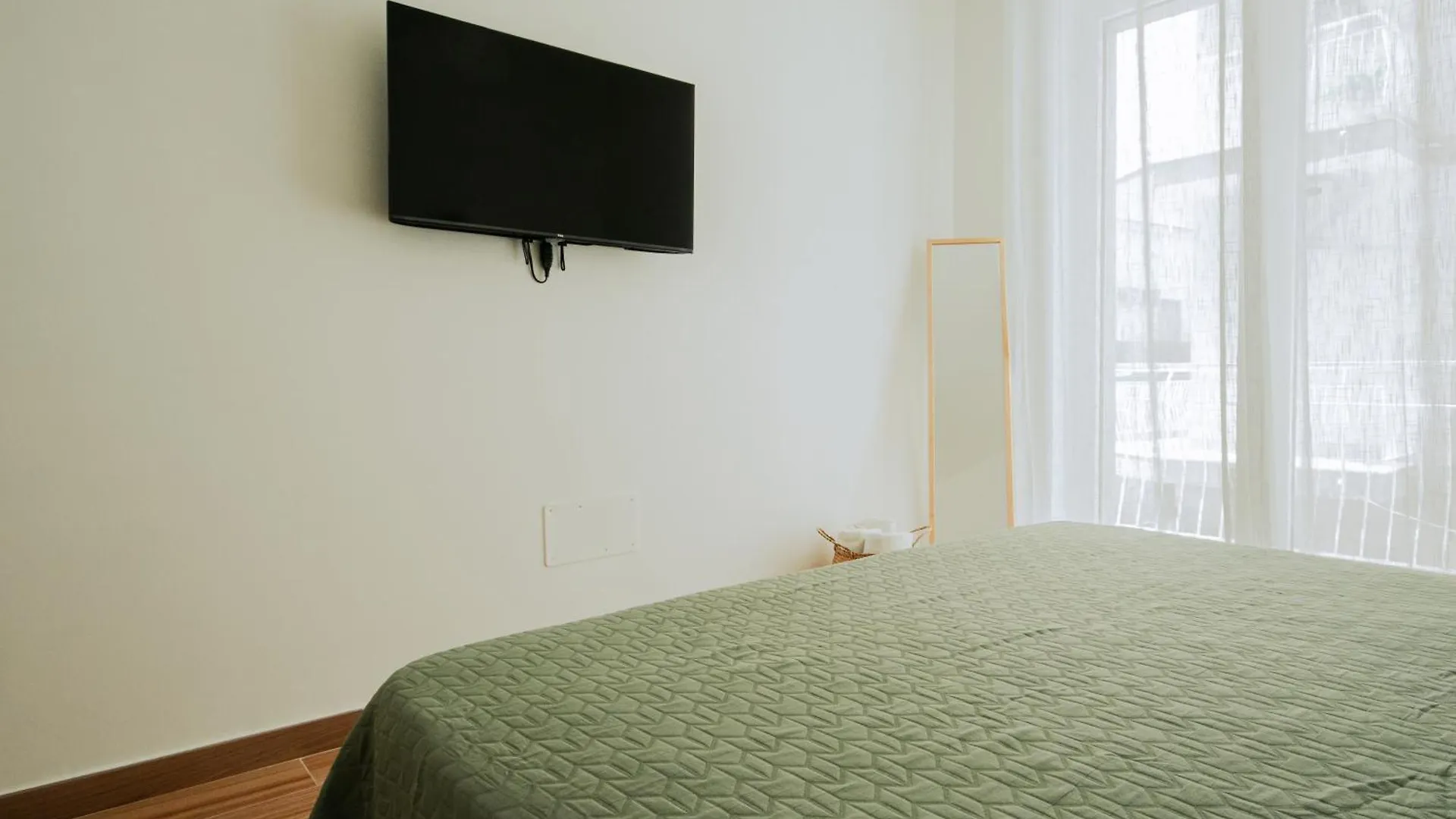 Luxury Apartment Near Naples, Parking, 2 Bath Frattamaggiore