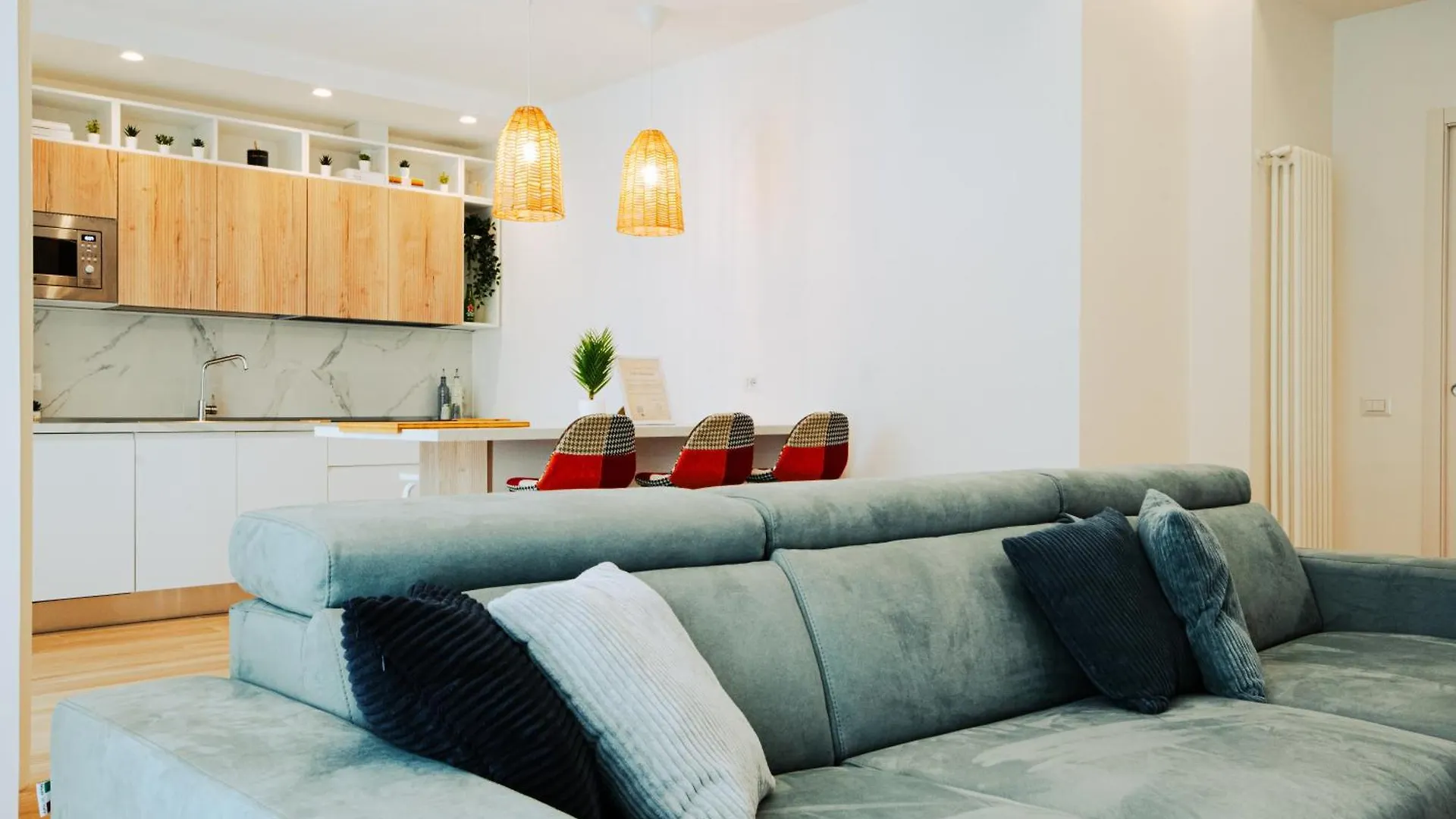 Luxury Apartment Near Naples, Parking, 2 Bath Frattamaggiore
