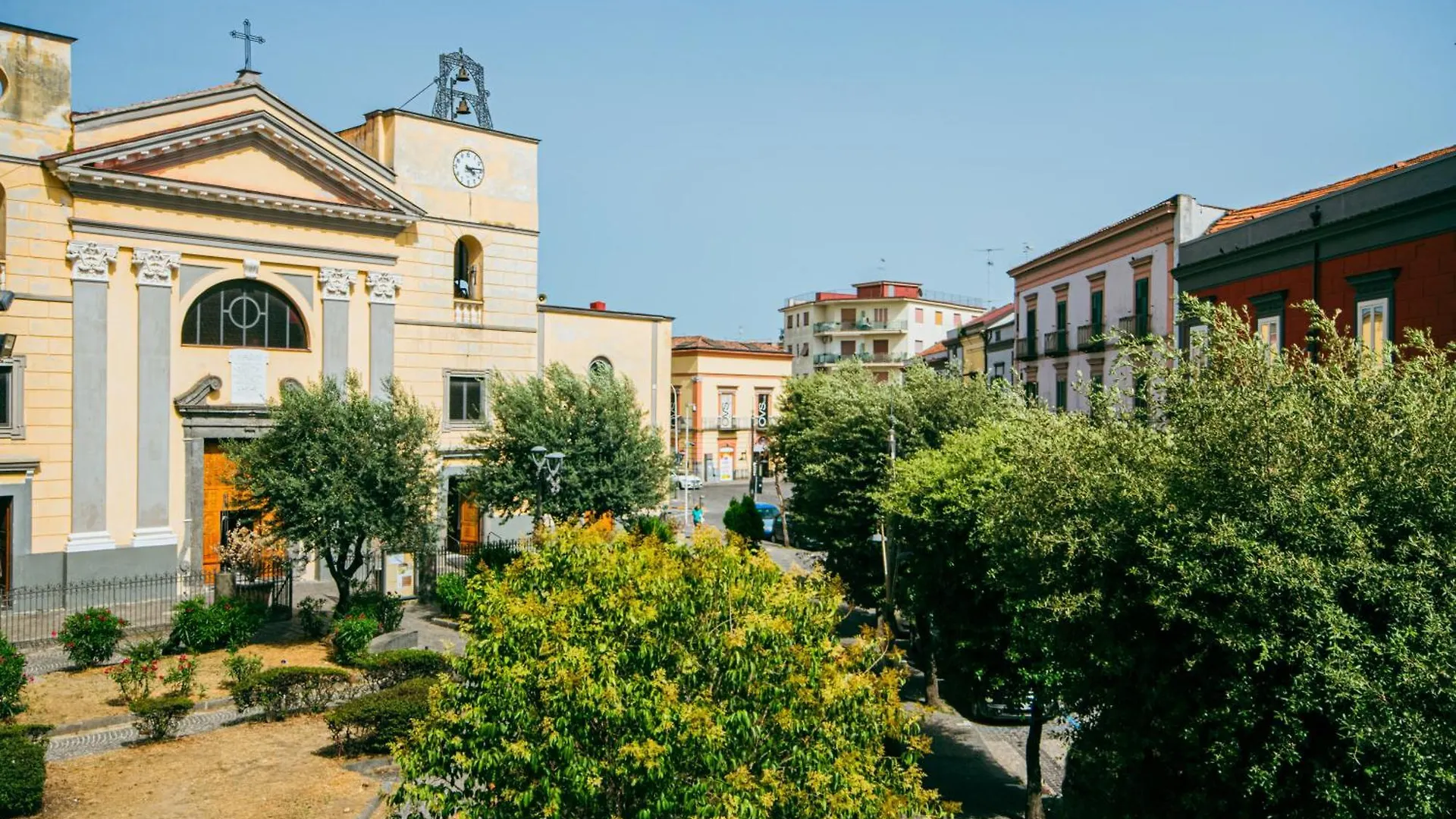 Luxury Apartment Near Naples, Parking, 2 Bath Frattamaggiore Italy
