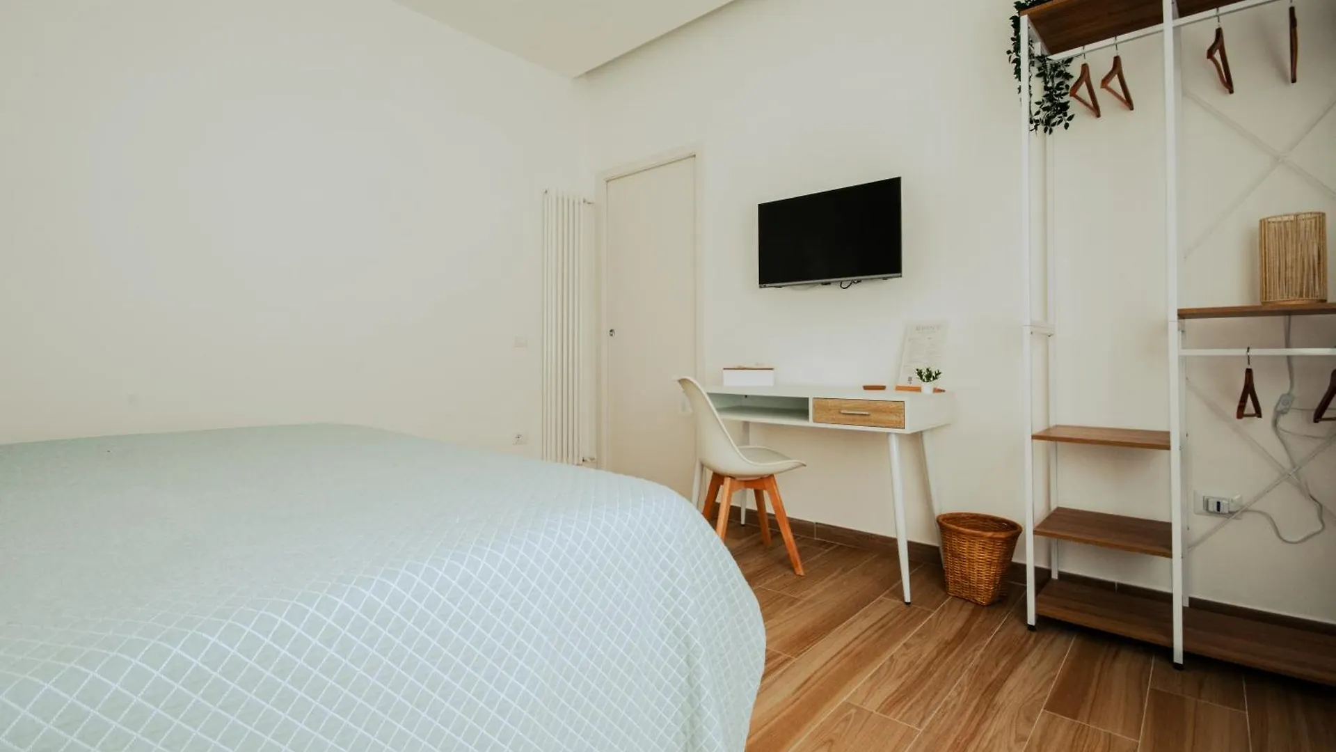 Luxury Apartment Near Naples, Parking, 2 Bath Frattamaggiore